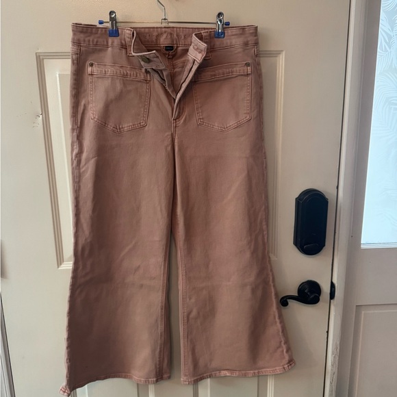 American Eagle Outfitters Denim - American Eagle Outfitters Faded Peach/Tan Stretch Flare Jeans